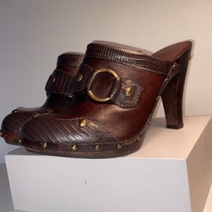 Micheal Kors | Alligator gold studded closed toe mules wooden heels | size 7.5